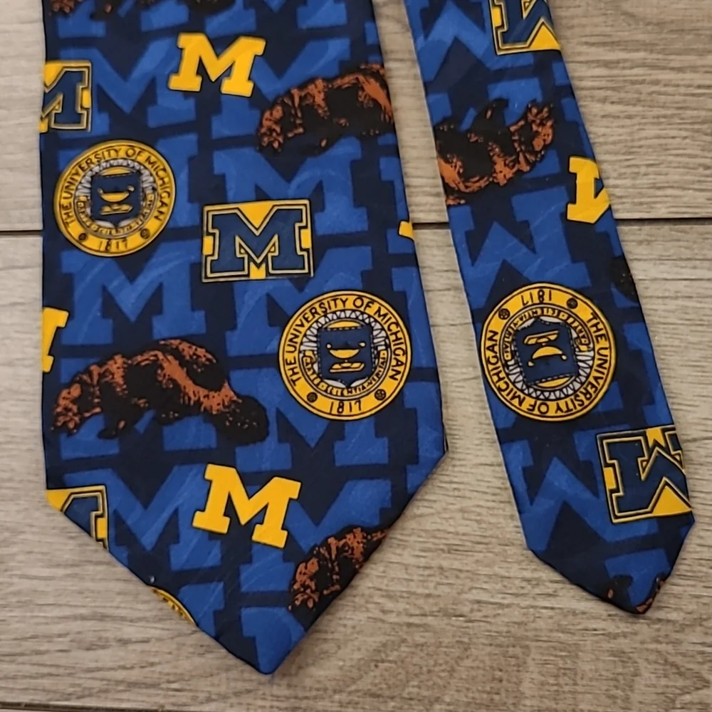 WOLVERINES Blue Gold University of Michigan‎ USA Pattern Mens Silk Tie VTG